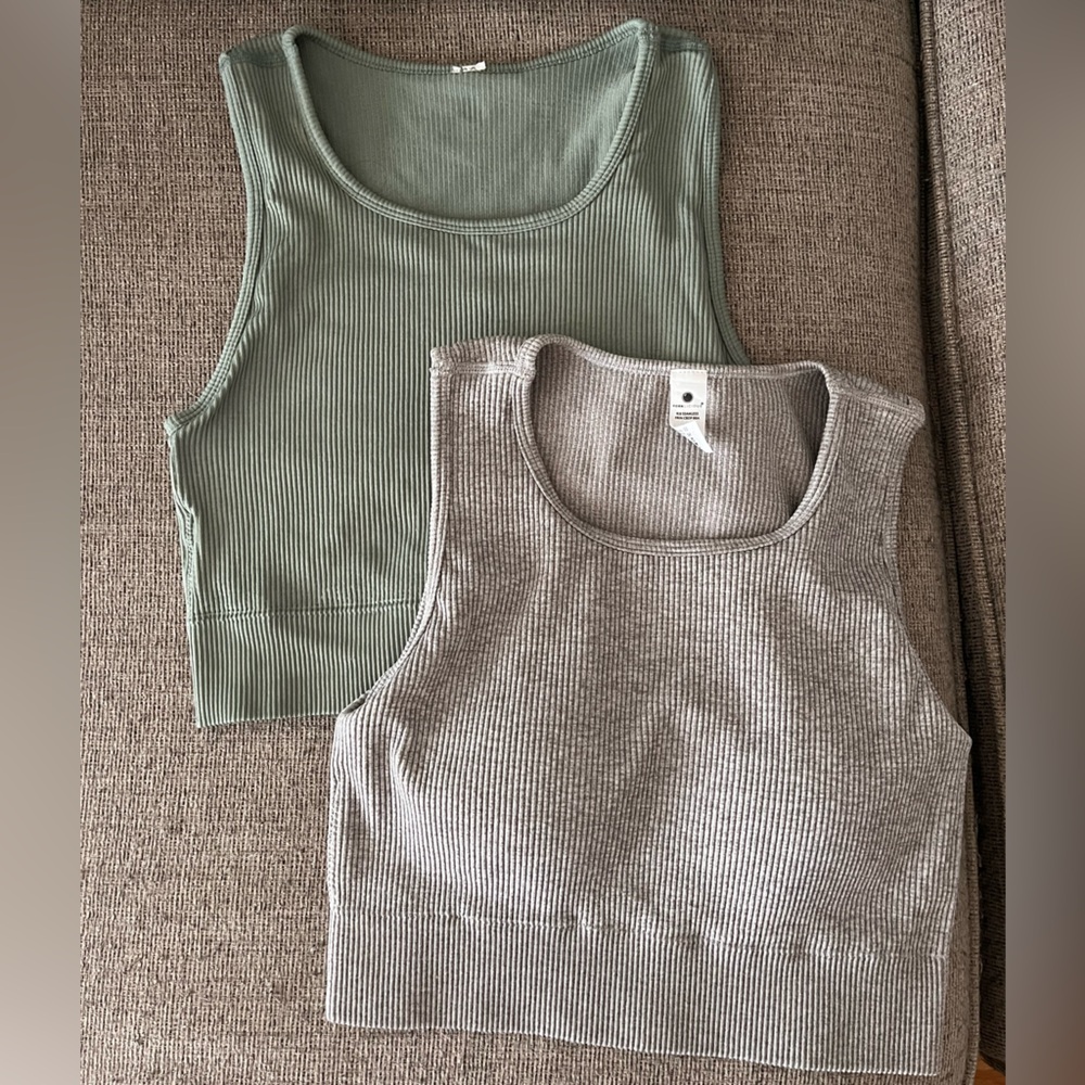 Yogalicious Size Medium sports bra/crop top pair